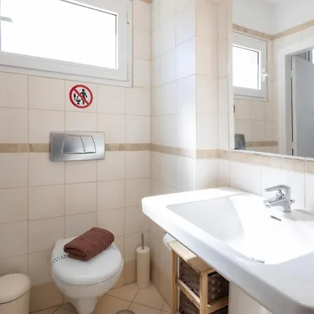 Downtown Cocoon With Roof Deck Apartment Athens