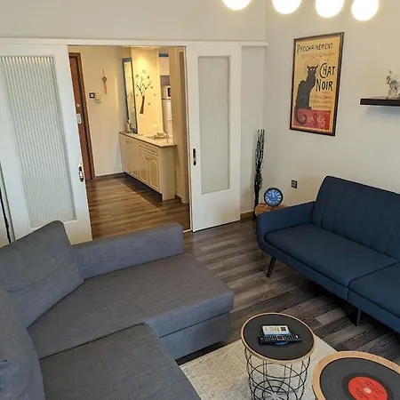 Cozy Apartm.near Metro Ag.marina