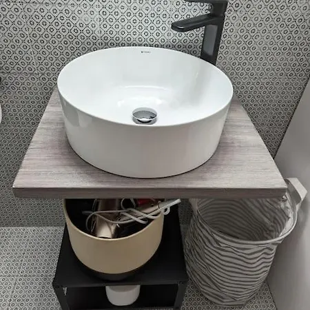 Cozy Apartm.near Metro Ag.marina Apartment *