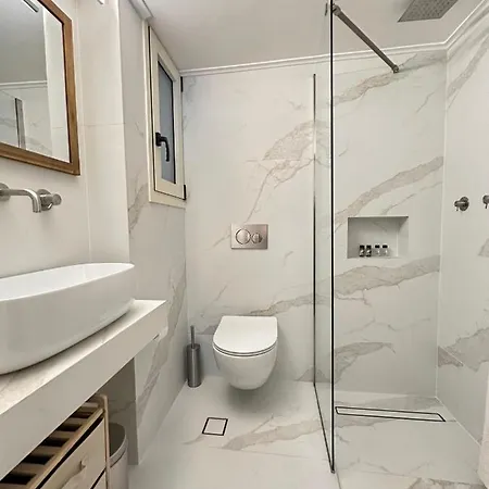 Sunny In Koukaki - Excellent Spot Apartment *