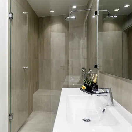 85 Sqm In The Heart Of Rooftop Deck Apartment *
