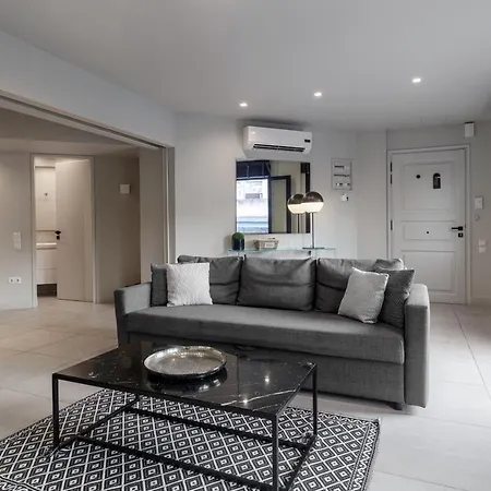 Apartment Superb With Rooftop, Perfect For 5 Guests, 85sqm Athens