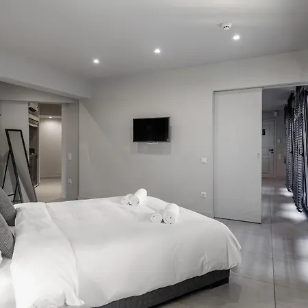 Superb With Rooftop, Perfect For 5 Guests, 85sqm Apartment Athens