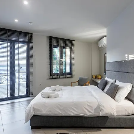 Apartment Superb With Rooftop, Perfect For 5 Guests, 85sqm *