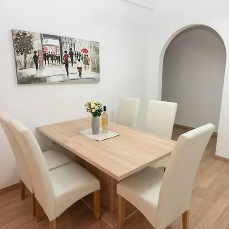 Spacious Flat 10min From Subway Stations