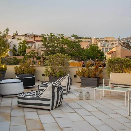 Apartment Superb With Rooftop, Perfect For 5 Guests, 85sqm Athens