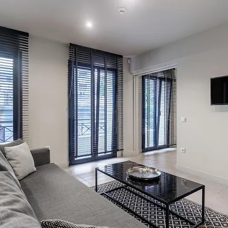Superb With Rooftop, Perfect For 5 Guests, 85sqm Apartment Athens