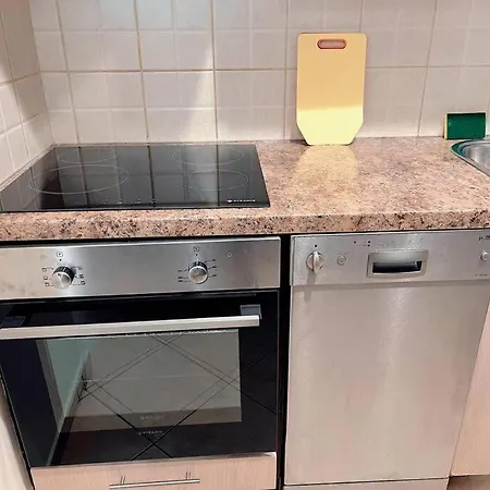 Charming 2bedroom With Parking *