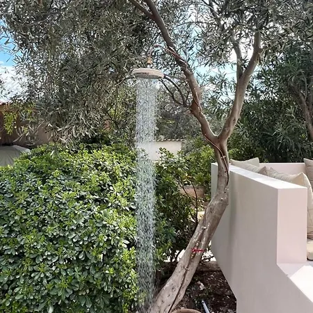 Villa Reina On The Hill Of Vouliagmeni *