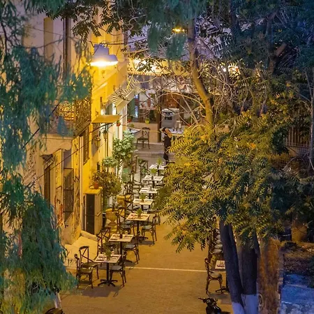 Superb With Rooftop, Perfect For 5 Guests, 85sqm Apartment Athens