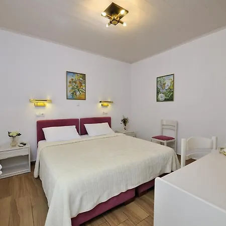 Dryades & Orion Hotel