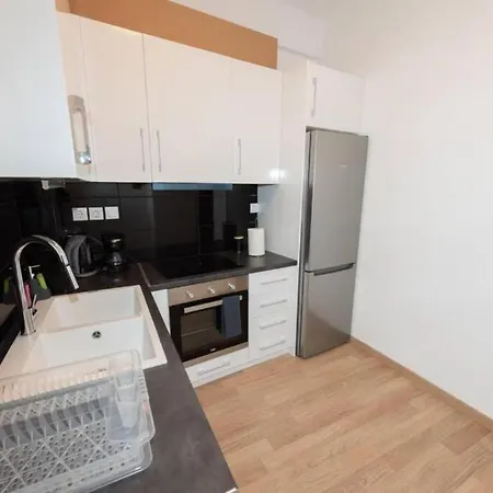 Spacious Flat 10min From Subway Stations Athens