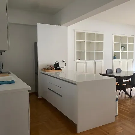 Apartment In Fancy Athenian Neighbourhood *