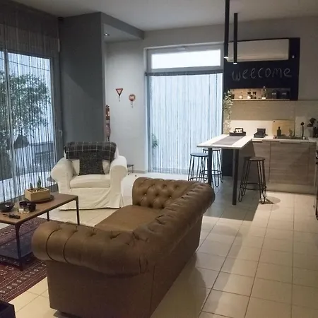 Friends Luxury In Marousi *