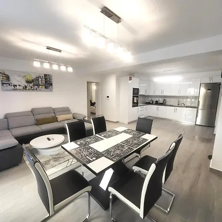 Fabilicious - 2 Apartments- Romantic Jacuzzi & Spacious Family Comfort Apartment Athens