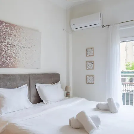 Spacious 2 Bedroom At Glifada * Athens