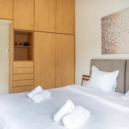 Spacious 2 Bedroom At Glifada Athens