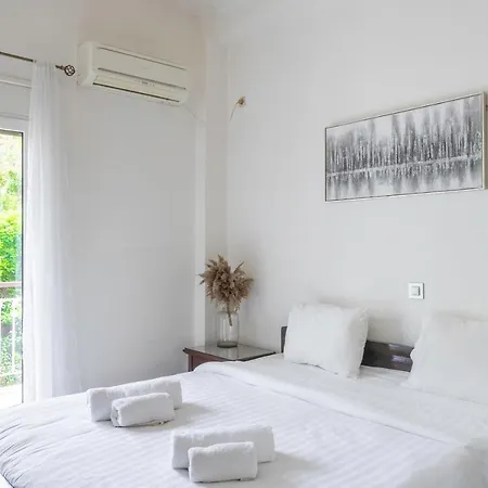 Spacious 2 Bedroom At Glifada Athens