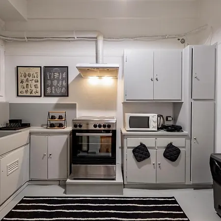 Cozy In Kolonaki - Sleeps 5 Apartment