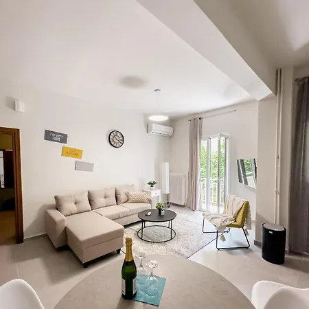 Metro Chic Haven: Modernized Urban Near The Tram *