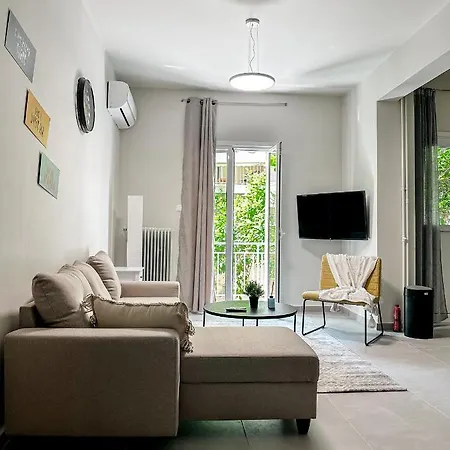 Metro Chic Haven: Modernized Urban Near The Tram * Athens