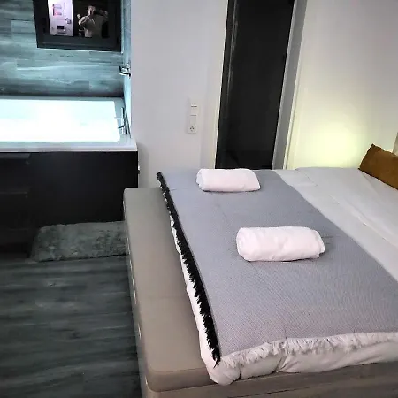 Apartment Fabilicious - 2 Apartments- Romantic Jacuzzi & Spacious Family Comfort Athens