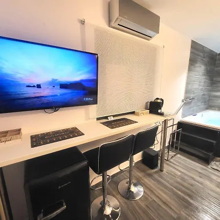 Apartment Fabilicious - 2 Apartments- Romantic Jacuzzi & Spacious Family Comfort *