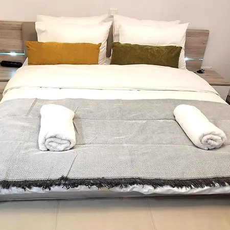 Apartment Fabilicious - 2 Apartments- Romantic Jacuzzi & Spacious Family Comfort
