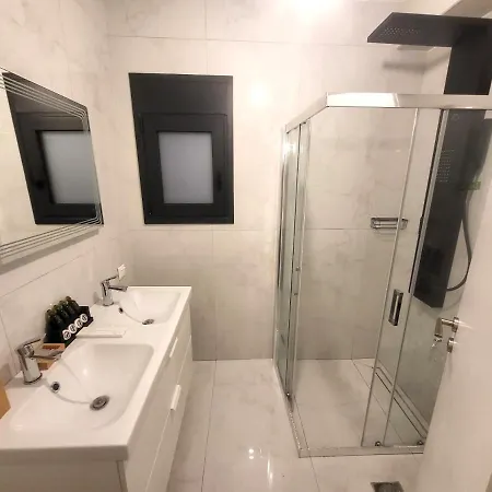 Fabilicious - 2 Apartments- Romantic Jacuzzi & Spacious Family Comfort * Athens