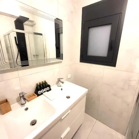 Apartment Fabilicious - 2 Apartments- Romantic Jacuzzi & Spacious Family Comfort Athens