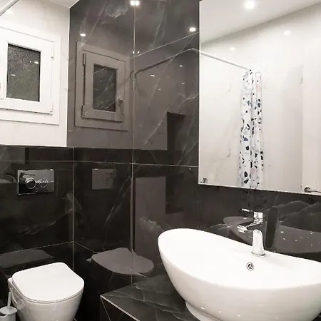 Lenorman Apartment *