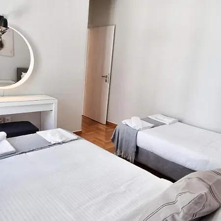 Cozy & Modern Near Panathenaic Stadium