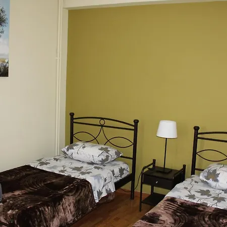 Petaluda House 1 Nocleg ze śniadaniem *