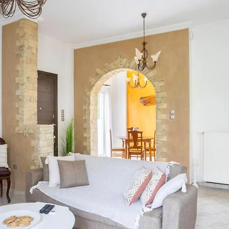 Spacious 2 Bedroom At Glifada