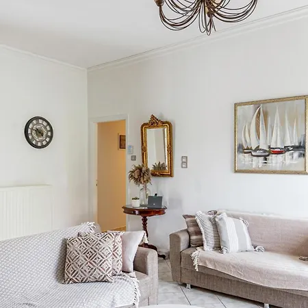 Spacious 2 Bedroom At Glifada Apartment