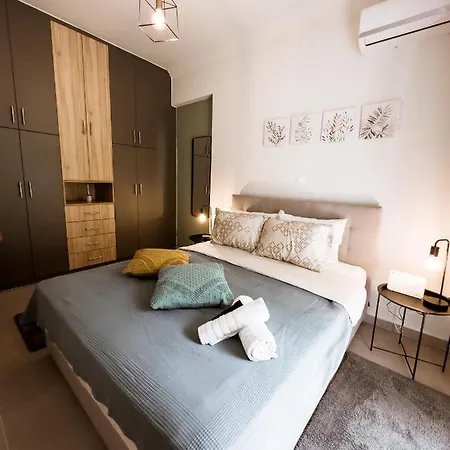 Apartment Metro Chic Haven: Modernized Urban Near The Tram *