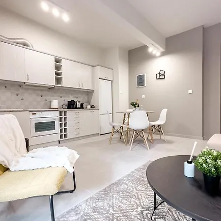 Apartment Metro Chic Haven: Modernized Urban Near The Tram Athens