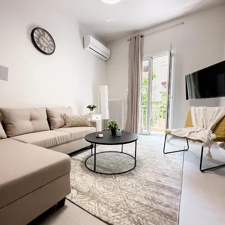 Apartment Metro Chic Haven: Modernized Urban Near The Tram