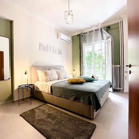 Apartment Metro Chic Haven: Modernized Urban Near The Tram