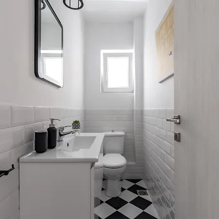 The Black Marble - Sea View, 2br, 2ba By Bnc *