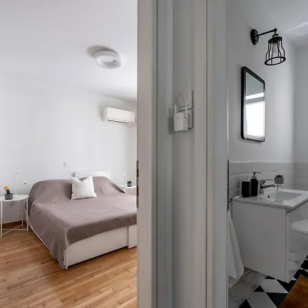 The Black Marble - Sea View, 2br, 2ba By Bnc *