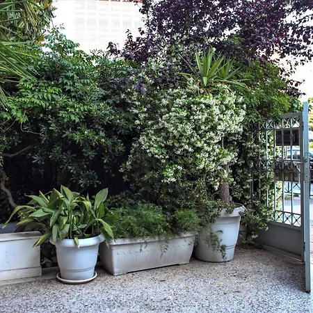 Neighbourhood In Near Metro Station & Hospitals Apartment Athens
