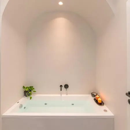 Luxury & Great Location Apartment