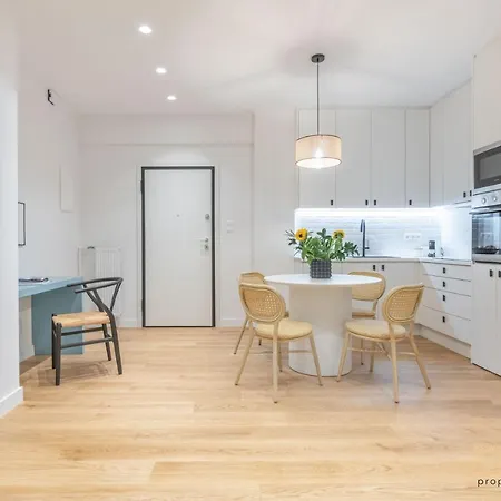 Luxury & Great Location Apartment