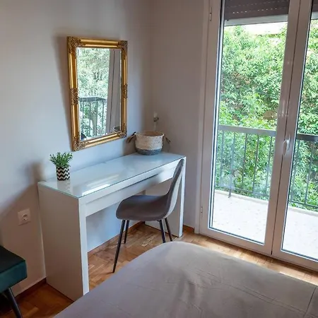The Athenian Hideaway 2- Bedroom In Thiseio *