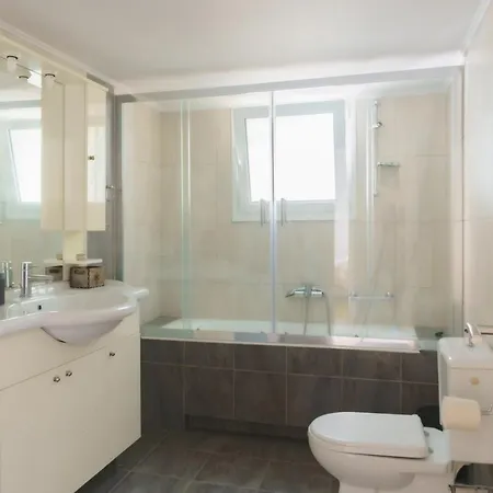 Bright 2bd Apt, Garden View & Parking - Glyfada Athens