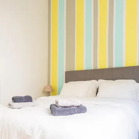 Bright 2bd Apt, Garden View & Parking - Glyfada * Athens