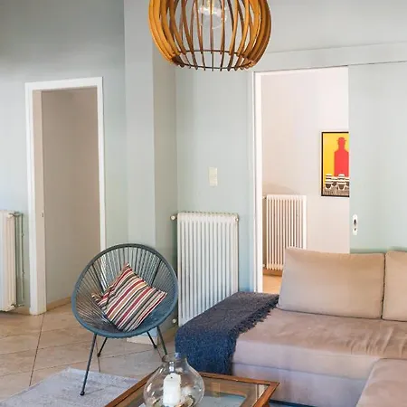 Apartment Bright 2bd Apt, Garden View & Parking - Glyfada
