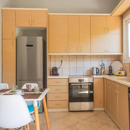 Bright 2bd Apt, Garden View & Parking - Glyfada Apartment *