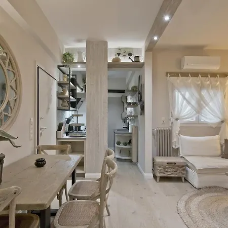 Stylish At Pagrati Apartment Athens